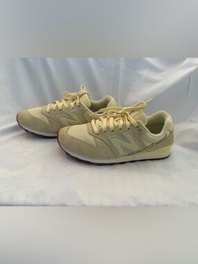 New Balance Cream & Gum Retro 996 Sneakers